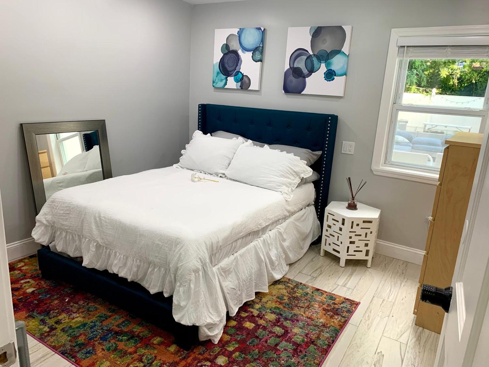 Apartment 3 Bedroom Large Backyard *